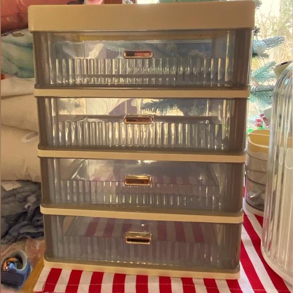 COPY - Makeup Organizer - Picture 2 of 4